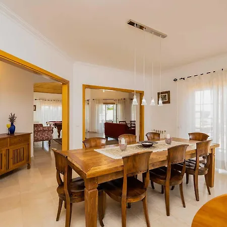 Holiday With Private Pool Πανσιόν *