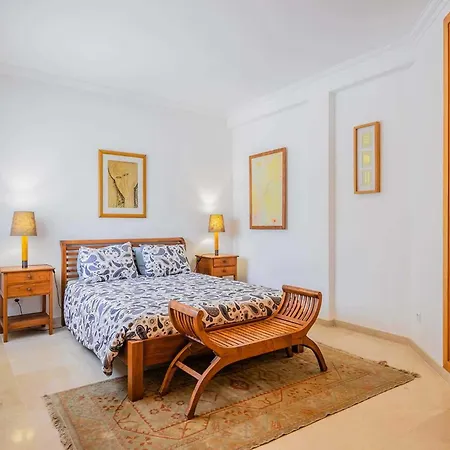Holiday With Private Pool Πανσιόν *