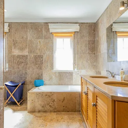 Holiday With Private Pool Amoreira (Leiria)